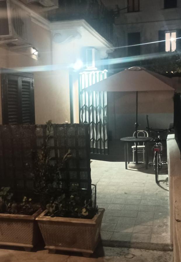 Apartamento Dimoramadonnella Bari Exterior foto